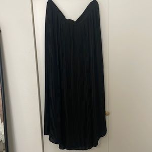 Uniqlo Midi Length Black Pleated Skirt